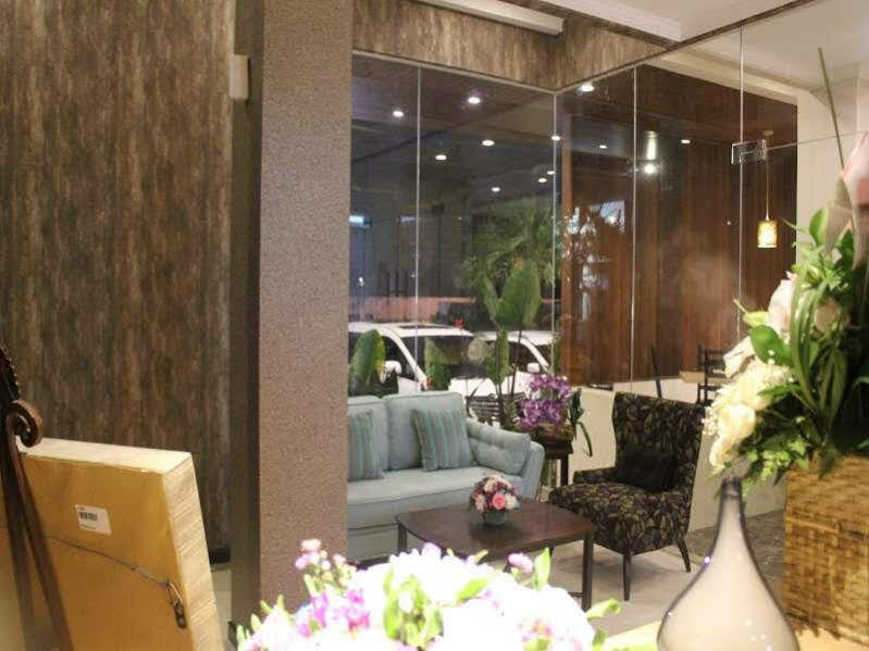 Fontana Hotel Джакарта Экстерьер фото